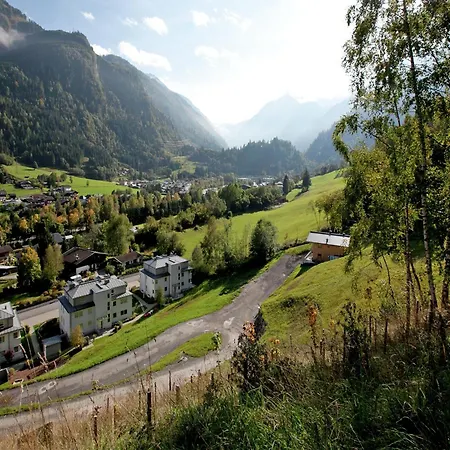 Near Lift & Glacier, Cleaning Included Apartment *